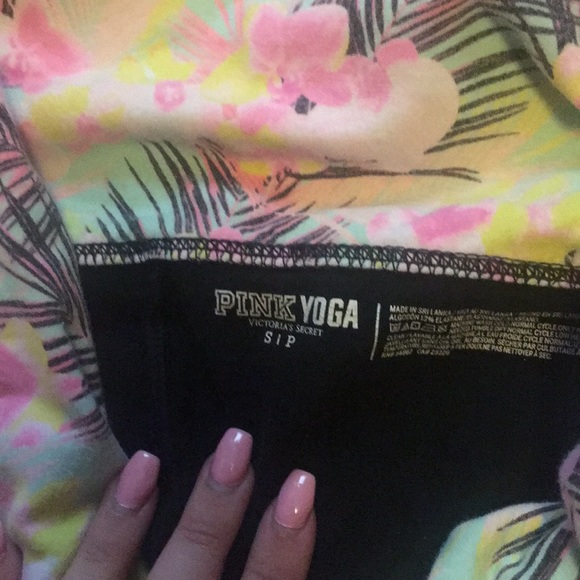 Pink yoga capris - Picture 2 of 2